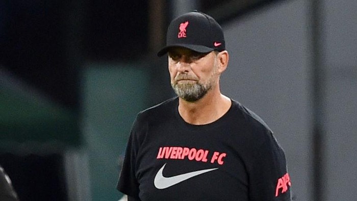 NAPLES, ITALY - SEPTEMBER 07:  Jurgen Klopp head coach of Liverpool FC looks on during the UEFA Champions League group A match between SSC Napoli and Liverpool FC at Stadio Diego Armando Maradona on September 7, 2022 in Naples, Italy.  (Photo by Giuseppe Bellini/Getty Images)