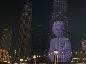 Kala Burj Khalifa Tampilkan Foto Ratu Elizabeth II