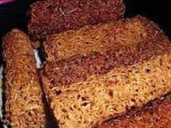 Kue Karasa Khas Bugis yang Unik dan Kaya Makna