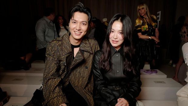 Lee Min-ho and Song Hye-kyo at the Front Row of the Fendi Spring 2023 fashion show at the Hammerstein Ballroom on September 9th, 2022 in New York City, New York. (Photo by Swan Gallet/WWD via Getty Images)