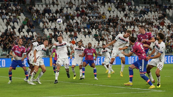 TURIN, ITALY - SEPTEMBER 11: Arkadiusz Milik of Juventus scores a goal which was later disallowed during the Serie A match between Juventus and Salernitana at  on September 11, 2022 in Turin, Italy. (Photo by Jonathan Moscrop/Getty Images)