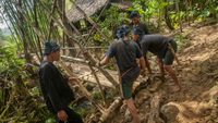 Rumah dan Jembatan Suku Baduy Tergerus Longsor, Ini Kondisinya