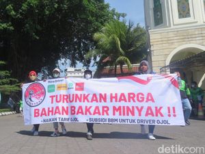 Massa Ojol di Jogja Demo Tolak Kenaikan Harga BBM
