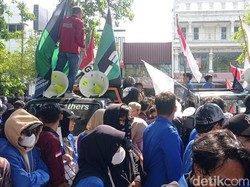 Massa Ojol Bubar, Giliran Mahasiswa Demo BBM di DPRD DIY