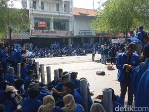 Massa Silih Berganti Demo BBM di DPRD DIY, Jalan Malioboro Masih Ditutup