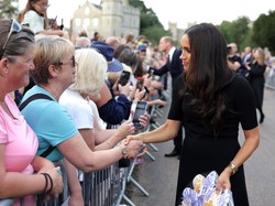 Viral Pelayat Ratu Elizabeth II Tolak Salami Meghan Markle, Picu Kritikan