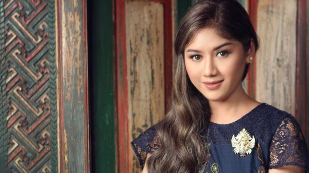 Erina Gudono akan menikah dengan Kaesang Pangarep dan menjadi calon menantu Jokowi. Seperti diketahui, Kaesang adalah putra bungsu Presiden Jokowi dan Iriana.