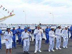 Momen KSAL Nyanyi dan Joget Bareng Prajurit di HUT Ke-77 TNI AL