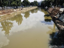 Susur Sungai, DLH DKI Masih Temukan Sampah Plastik di Kali Ciliwung