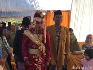 Pengantin di Gowa Tetap Gelar Resepsi Meski Uang Panai Ludes Terbakar Pengantin di Gowa Tetap Gelar Resepsi Meski Uang Panai Ludes Terbakar