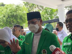 Plt Ketum PPP Mardiono Tiba di KPU, Serahkan SK Baru Kemenkumham