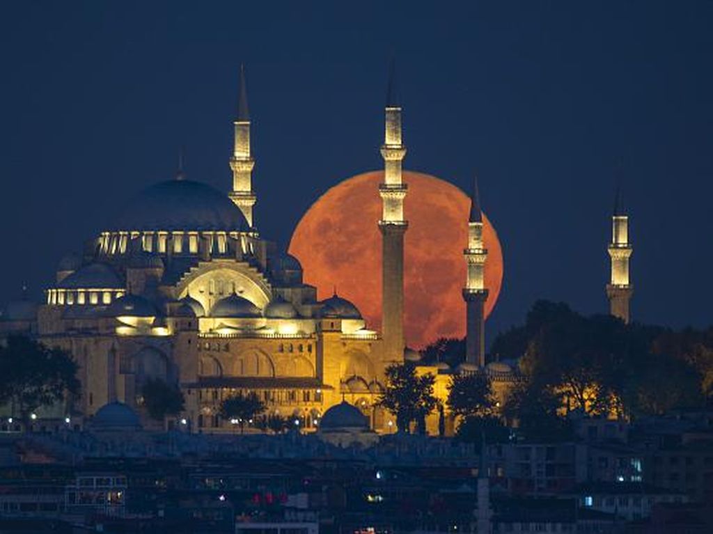 Bulan Purnama di Langit Istanbul Ini Bikin Merinding Bulan Purnama di Langit Istanbul Ini Bikin Merinding