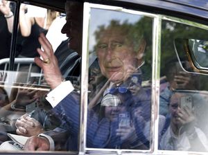 Jari Bengkak Raja Charles III Jadi Sorotan, Dokter Duga Ada 3 Penyebab Jari Bengkak Raja Charles III Jadi Sorotan, Dokter Duga Ada 3 Penyebab