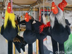 Kisah Sedih di Balik Cuan Sultan Perajin Replika Ayam Tarung Indramayu