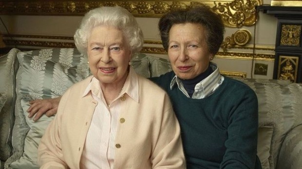 The figure of Queen Elizabeth II in the eyes of the family