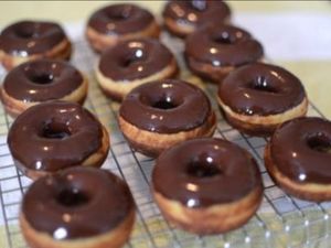 Resep Pembaca: Resep Donat Kentang Topping Cokelat yang Lembut Legit Resep Pembaca: Resep Donat Kentang Topping Cokelat yang Lembut Legit