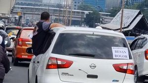 Penampakan Konvoi Mobil Besan Bogor Tutup Nopol Melintas di Gatsu