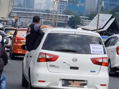 Penampakan Konvoi Mobil Besan Bogor Tutup Nopol Melintas di Gatsu