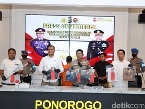 Detik-detik Santri Gontor Tewas Dianiaya Senior-Diantar Pakai Becak ke RS Detik-detik Santri Gontor Tewas Dianiaya Senior-Diantar Pakai Becak ke RS