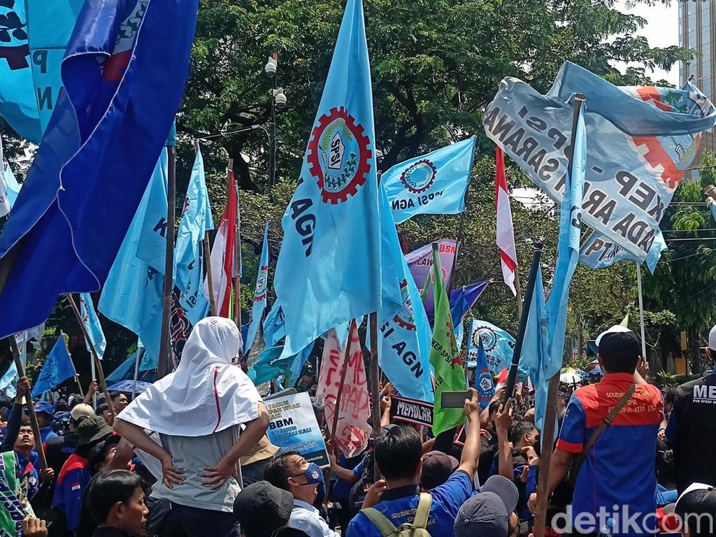 Buruh Sukabumi Tolak Permenaker yang Dinilai Merugikan Buruh Sukabumi Tolak Permenaker yang Dinilai Merugikan