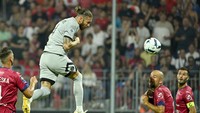 Sergio Ramos sudah mengemas 21 laga di seluruh kompetisi. Rincian hasilnya, PSG menang 17 kali, seri empat kali, dan Ramos sudah bikin tiga gol (Getty Images)