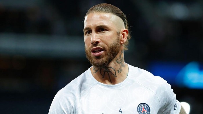 PARIS, FRANCE - SEPTEMBER 06: Sergio Ramos #4 of Paris Saint-Germain warms up before the UEFA Champions League group H match between Paris Saint-Germain and Juventus at Parc des Princes on September 6, 2022 in Paris, France. (Photo by Catherine Steenkeste/Getty Images)
