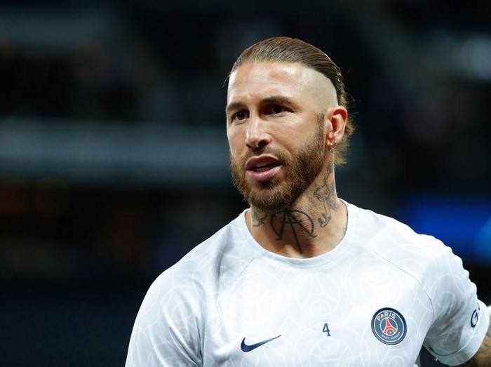 PARIS, FRANCE - SEPTEMBER 06: Sergio Ramos #4 of Paris Saint-Germain warms up before the UEFA Champions League group H match between Paris Saint-Germain and Juventus at Parc des Princes on September 6, 2022 in Paris, France. (Photo by Catherine Steenkeste/Getty Images)