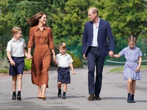 Pangeran William dan Kate Middleton Tunda Pindah ke Kastil Windsor, Ada Apa? Pangeran William dan Kate Middleton Tunda Pindah ke Kastil Windsor, Ada Apa?