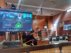 Saksi dari JPU Tak Hadir, Sidang Doni Salmanan Ditunda