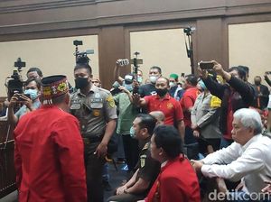 Vonis Edy Mulyadi Lebih Ringan dari Tuntutan, Massa Adat Dayak Tak Terima! Vonis Edy Mulyadi Lebih Ringan dari Tuntutan, Massa Adat Dayak Tak Terima!