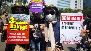 Ini Deretan Spanduk Massa Demo BBM di Jakarta, Apa Saja?