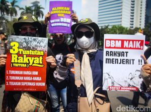 Ini Deretan Spanduk Massa Demo BBM di Jakarta, Apa Saja?