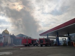 Imbas Kebakaran Gudang JNE Pekapuran, SPBU Jl Raya Bogor Ditutup
