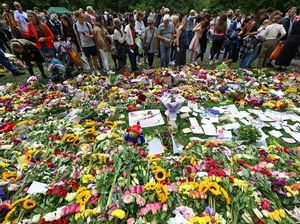 Lautan Bunga Duka Cita untuk Ratu Terhampar di Green Park London