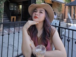 Ramaikan Pilkada, Penyanyi Vicky Shu Mendaftar Jadi Cawabup Cilacap