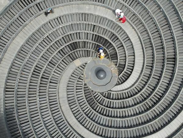 Air Mancur Spiral di China Kini Mengering, Terlihat Fotojenik