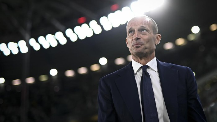 ALLIANZ STADIUM, TURIN, ITALY - 2022/09/11: Massimiliano Allegri, head coach of Juventus FC, looks on prior to the Serie A football match between Juventus FC and US Salernitana. The match ended 2-2 tie. (Photo by Nicolò Campo/LightRocket via Getty Images)