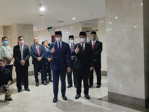 Anies dan Riza Hadiri Rapat Paripurna Pemberhentian Gubernur-Wagub DKI