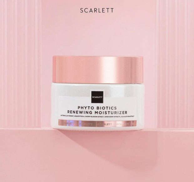 Scarlett memiliki produk Age Delay Series sebagai produk anti-aging.