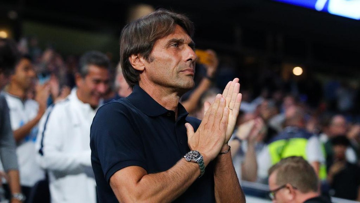 Antonio Conte jawab kritik fans. (Foto: Getty Images/James Gill - Danehouse)