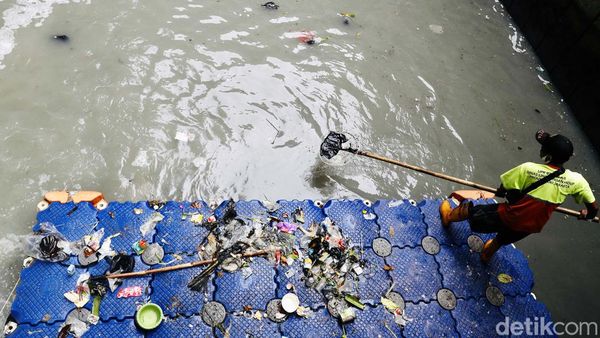 Begini Kerja Keras UPK Badan Air Cegah Banjir di Jakarta