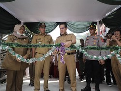 Bupati Bandung Resmikan Pembangunan Jalan Beton di Desa Buninagara