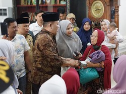 Rona Bahagia 15 Nenek di Sampang Berangkat Umrah Gratis