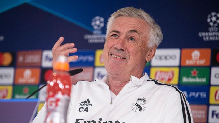 MADRID, SPAIN - SEPTEMBER 13: Real Madrid head coach Carlo Ancelotti Cf talks during a press conference ahead of their UEFA Champions League group F match against RB Leipzig at Estadio Santiago Bernabeu on September 13, 2022 in Madrid, Spain. (Photo by Alvaro Medranda/Eurasia Sport Images/Getty Images)