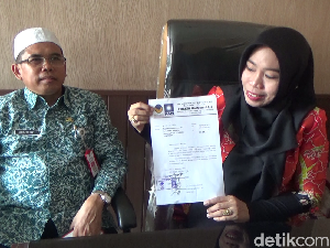 8 Fraksi Tolak Pengunduran Diri Ketua DPRD Lumajang yang Tak Hafal Pancasila 8 Fraksi Tolak Pengunduran Diri Ketua DPRD Lumajang yang Tak Hafal Pancasila