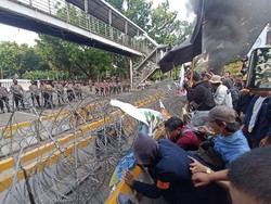 Demo Tolak BBM Naik, Massa Mahasiswa Sindir BLT Cuma Alat Redam Protes