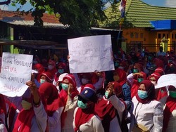 Sekda Dompu Tinggalkan Nakes saat Dialog, Pendemo: Tidak Ada Hati