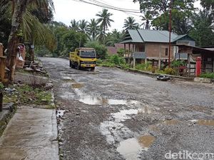 Banyak Jalan Rusak di Poros Enrekang-Toraja, BBPJN Minta Maaf Minim Anggaran Banyak Jalan Rusak di Poros Enrekang-Toraja, BBPJN Minta Maaf Minim Anggaran