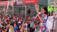 Aksi Fitri Carlina Goyang Times Square New York dengan Ojo Dibandingke