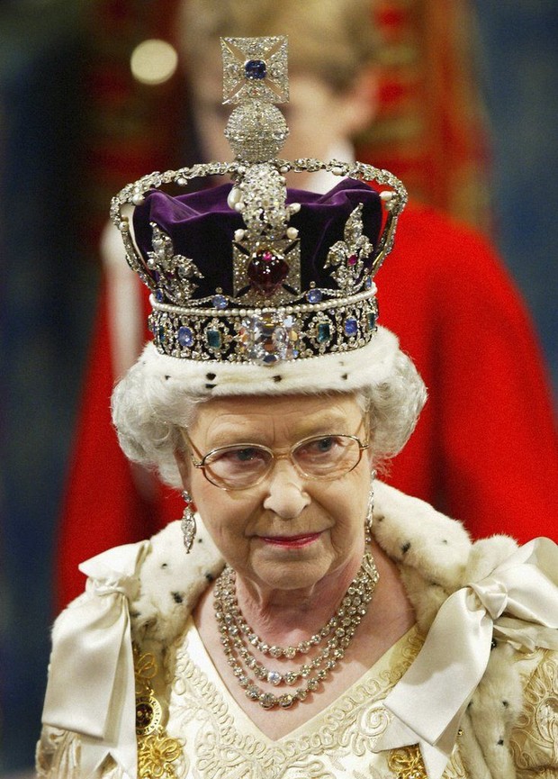 Kohinoor pada mahkota Ratu Inggris/
